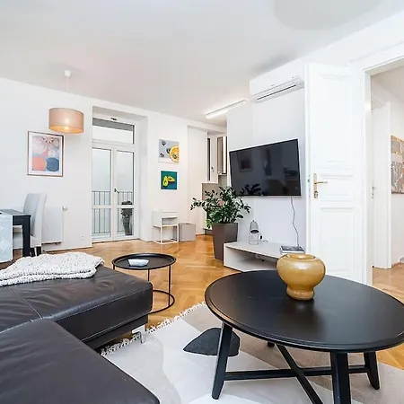 Amazing 2-bedroom With Terrace And Air-condition - 504