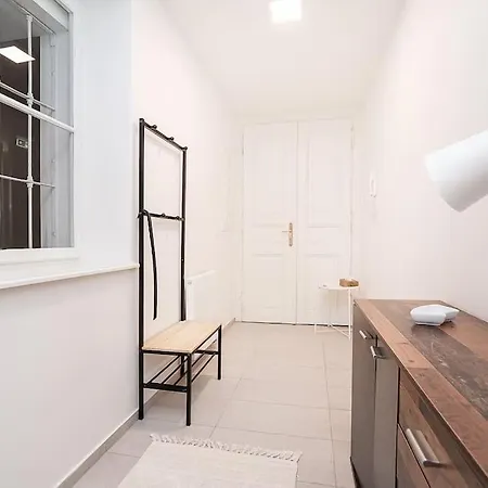 Amazing 2-bedroom With Terrace And Air-condition - 504 Praha