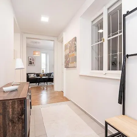 Amazing 2-bedroom With Terrace And Air-condition And Free Garage * Praha