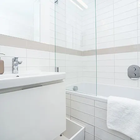 Apartmán Amazing 2-bedroom With Terrace And Air-condition - 504 *