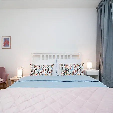 Apartmán Amazing 2-bedroom With Terrace And Air-condition - 504 *