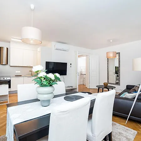 Apartmán Amazing 2-bedroom With Terrace And Air-condition - 504 *