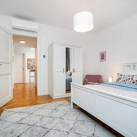 Apartmán Amazing 2-bedroom With Terrace And Air-condition - 504