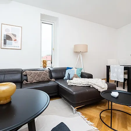 Amazing 2-bedroom With Terrace And Air-condition - 504 Apartmán Praha