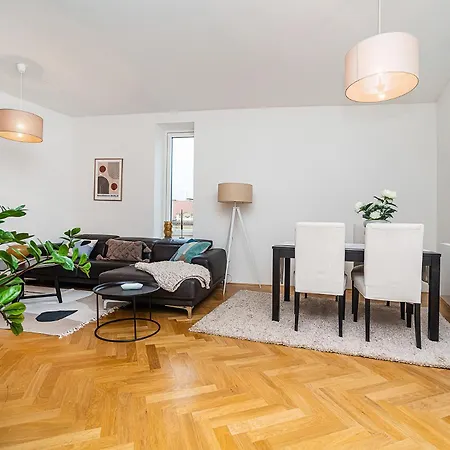 Amazing 2-bedroom With Terrace And Air-condition - 504 *