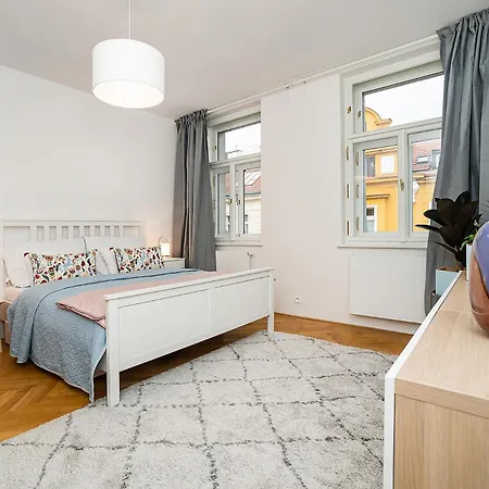 Apartmán Amazing 2-bedroom With Terrace And Air-condition - 504