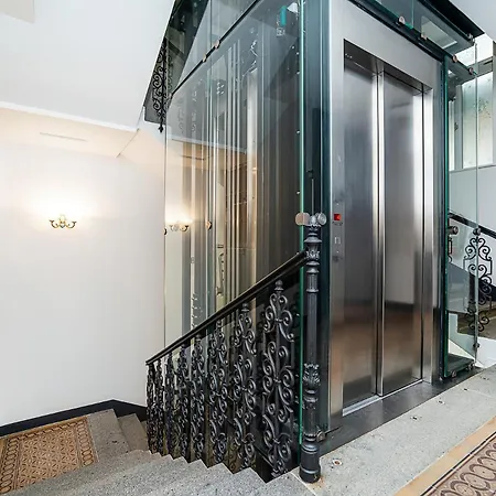 Apartmán Amazing 2-bedroom With Terrace And Air-condition - 504 Praha