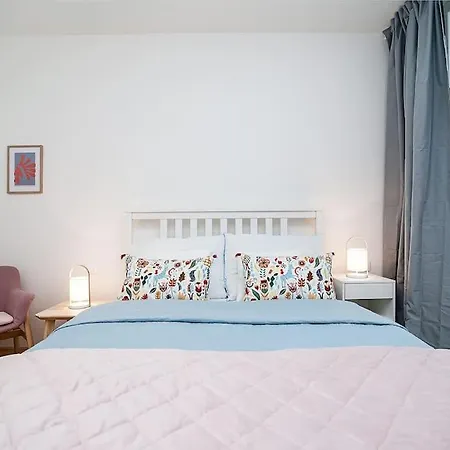 Amazing 2-bedroom With Terrace And Air-condition - 504